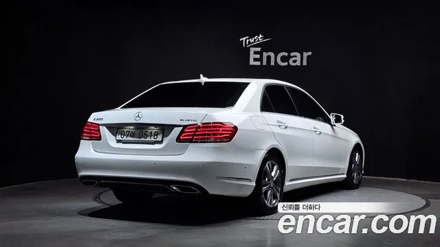 Mercedes-Benz E-Class 2015 thumb 10