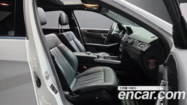 Mercedes-Benz E-Class 2015 thumb 12