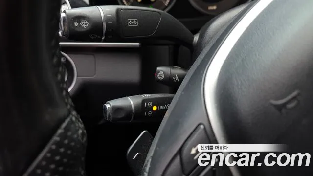 Mercedes-Benz E-Class 2015 thumb 11