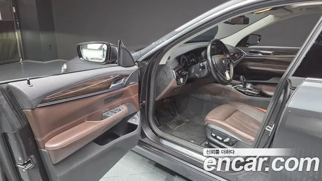 BMW 6 серии Gran Turismo 2019 thumb 12