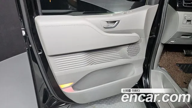 Hyundai Staria 2021 thumb 11