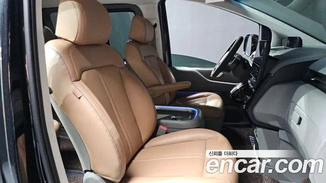 Hyundai Staria 2021 thumb 8