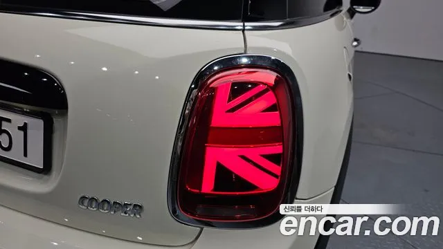 Mini Cooper 2019 thumb 5