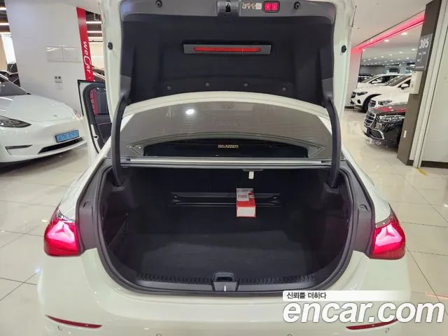 Mercedes-Benz E-Class 2024 thumb 3