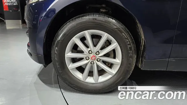 Jaguar F-Pace 2017 thumb 4