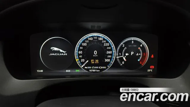 Jaguar F-Pace 2017 thumb 3
