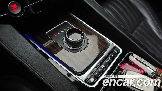 Jaguar F-Pace 2017 thumb 12