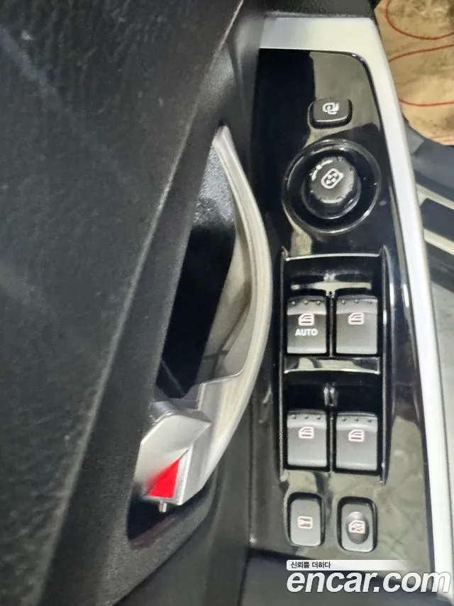 KGM Korando 2015 thumb 5