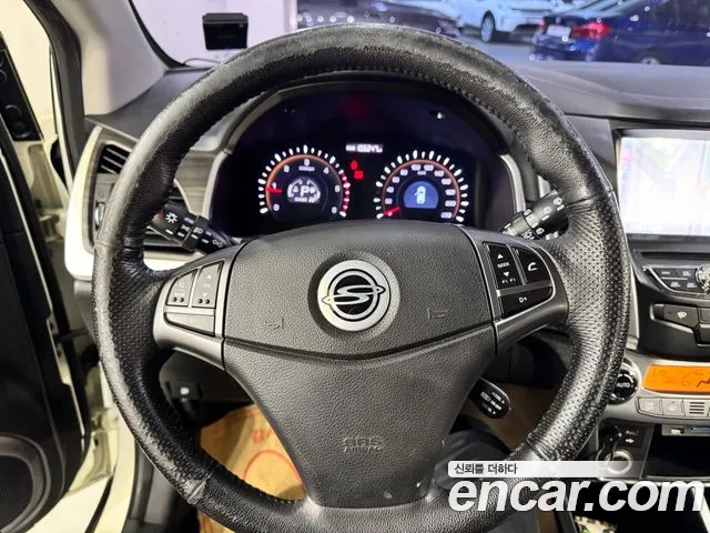 KGM Korando 2015 thumb 11