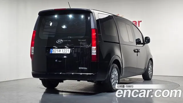 Hyundai Staria 2023 thumb 6