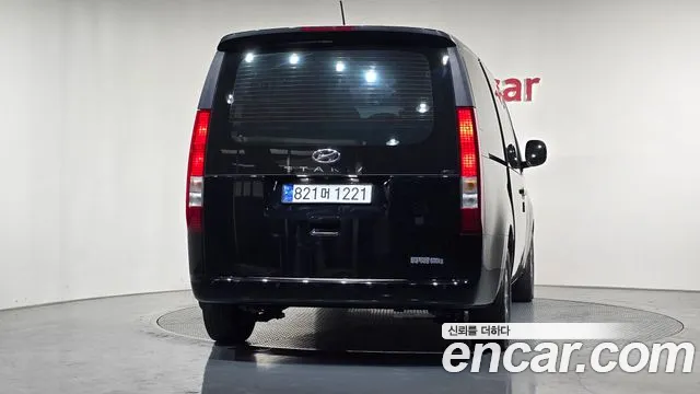 Hyundai Staria 2023 thumb 9