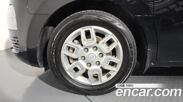 Hyundai Staria 2023 thumb 4