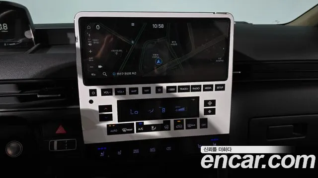Hyundai Staria 2023 thumb 11