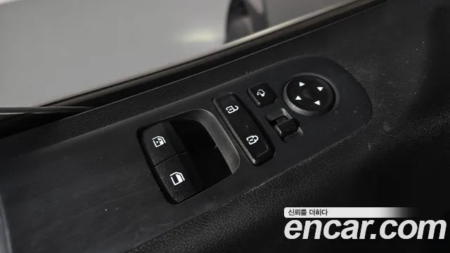Hyundai Staria 2023 thumb 3