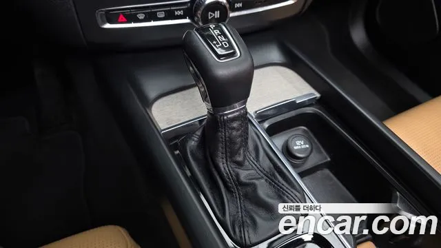 Volvo XC60 2020 thumb 4