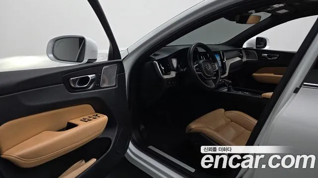 Volvo XC60 2020 thumb 8