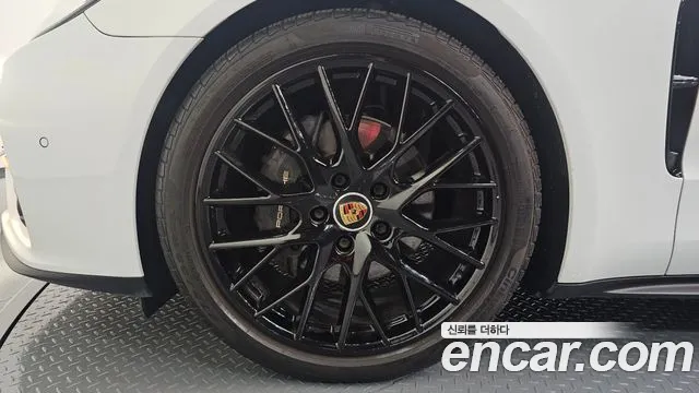 Porsche Panamera 2021 thumb 8