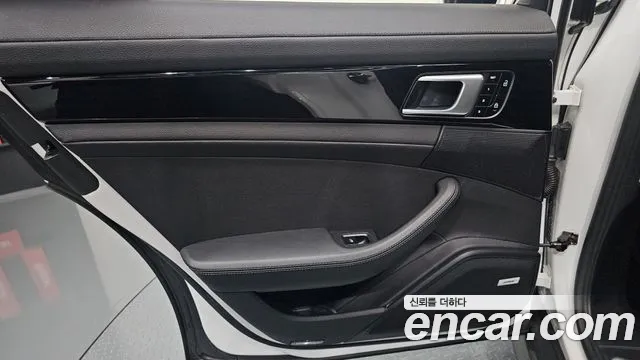 Porsche Panamera 2021 thumb 10