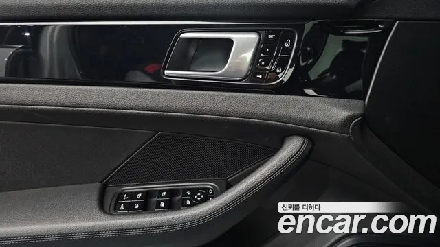 Porsche Panamera 2021 thumb 2