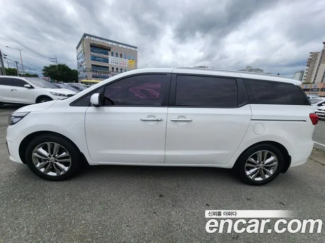 Kia Carnival 2016 thumb 4