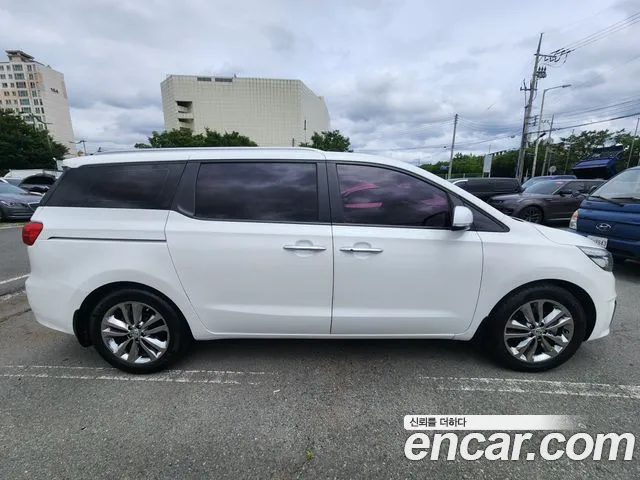 Kia Carnival 2016 thumb 5