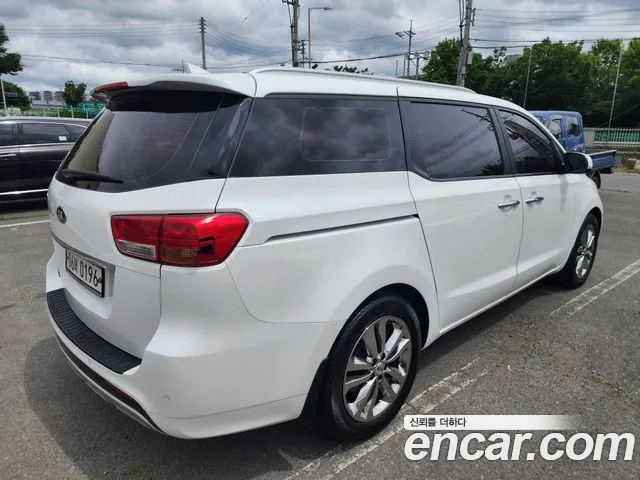 Kia Carnival 2016 thumb 7