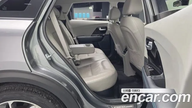 Kia Niro 2016 thumb 8