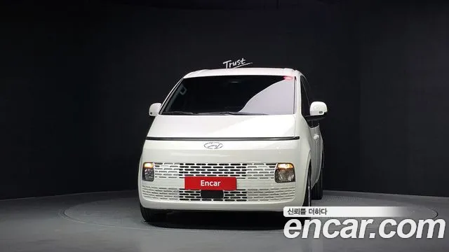 Hyundai Staria 2023 thumb 6
