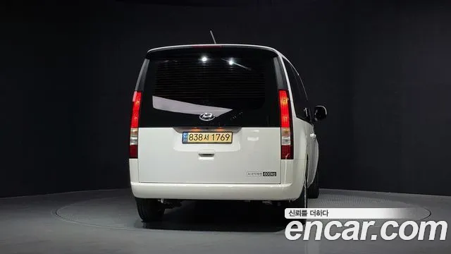 Hyundai Staria 2023 thumb 11