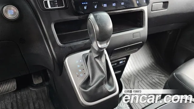 Hyundai Staria 2023 thumb 9