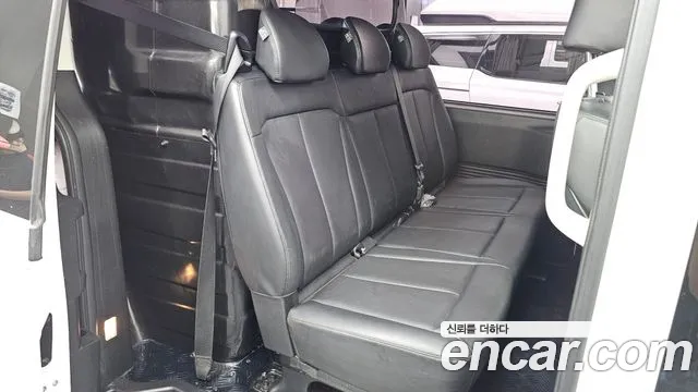 Hyundai Staria 2023 thumb 5