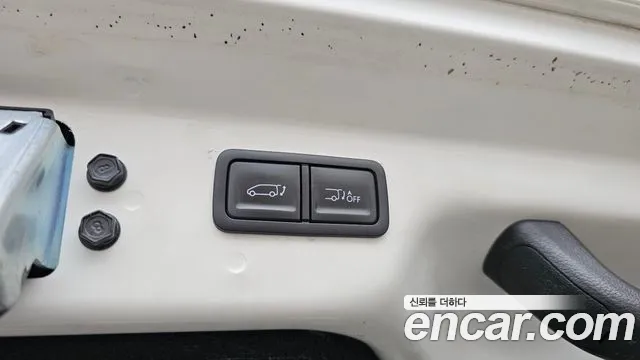 Hyundai Staria 2023 thumb 12