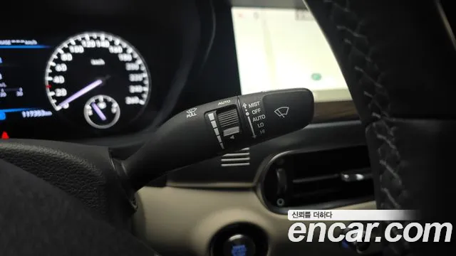 Genesis G90 2019 thumb 11