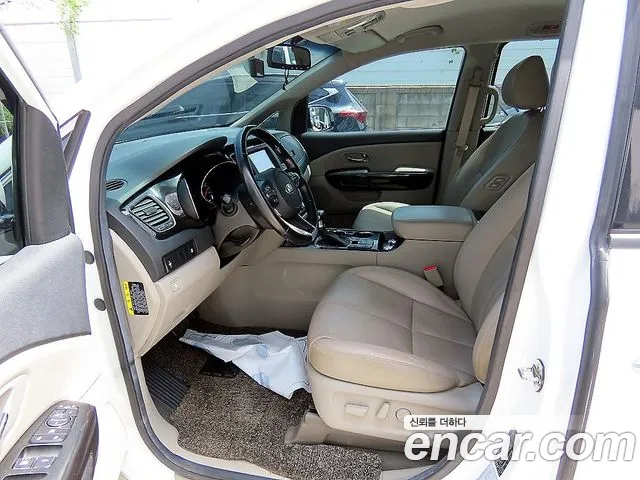 Kia Carnival 2018 thumb 3
