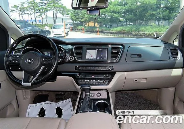 Kia Carnival 2018 thumb 8