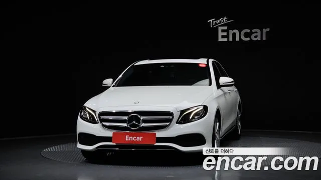 Mercedes-Benz E-Class 2016 thumb 12