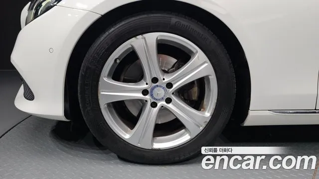 Mercedes-Benz E-Class 2016 thumb 3