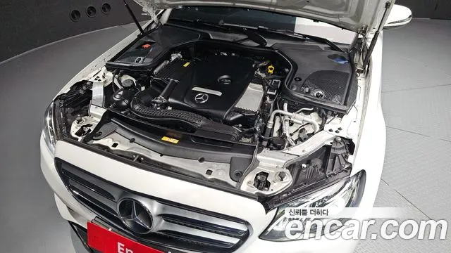 Mercedes-Benz E-Class 2016 thumb 2