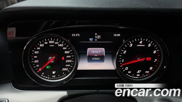 Mercedes-Benz E-Class 2016 thumb 4