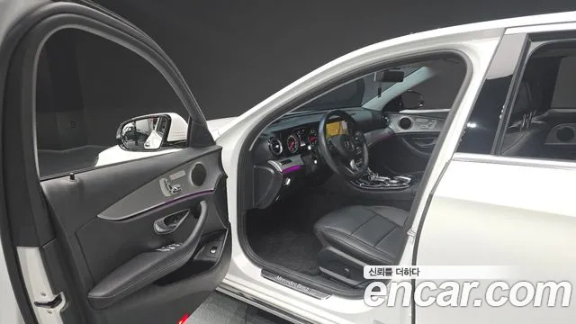 Mercedes-Benz E-Class 2016 thumb 7