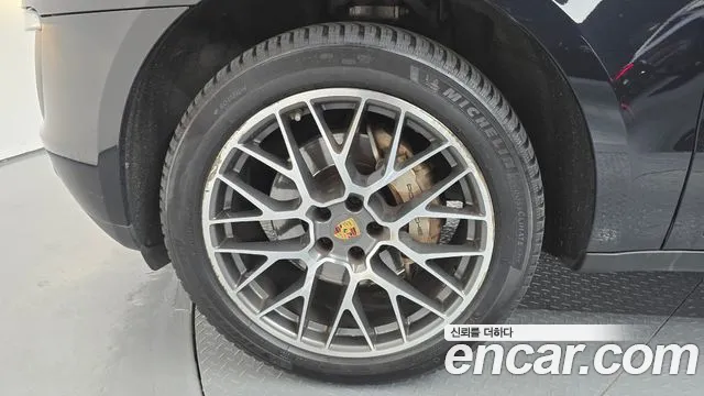 Porsche Macan 2015 thumb 7