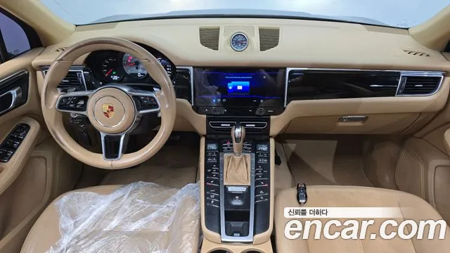 Porsche Macan 2015 thumb 2