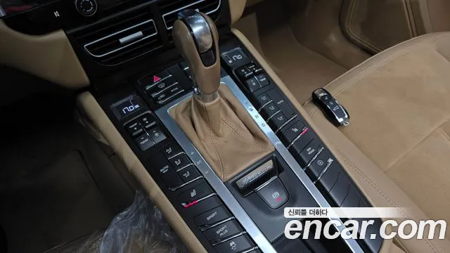 Porsche Macan 2015 thumb 11