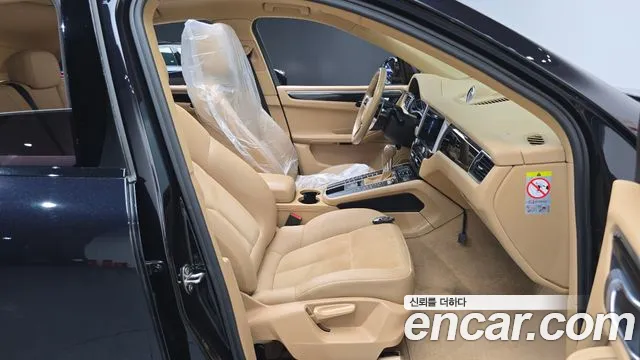 Porsche Macan 2015 thumb 4