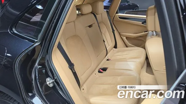 Porsche Macan 2015 thumb 12