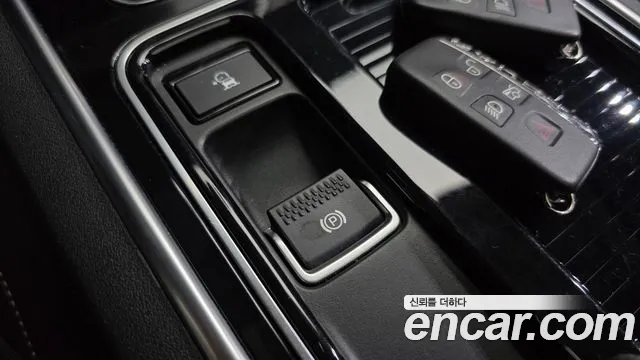 Jaguar XE 2018 thumb 4