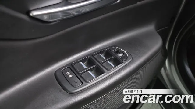 Jaguar XE 2018 thumb 2