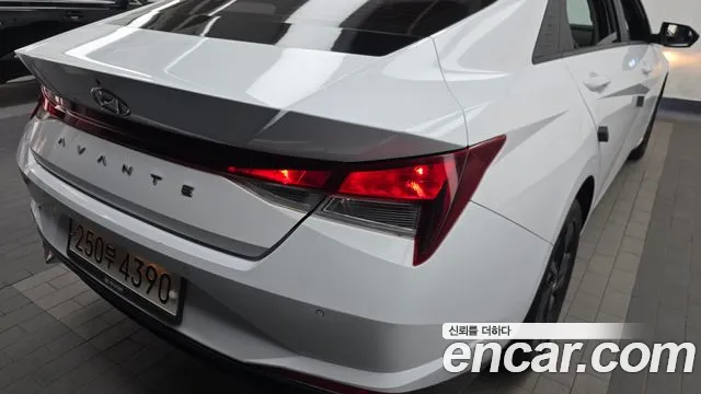 Hyundai Elantra 2022 thumb 2