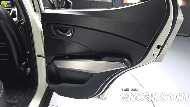 KGM Tivoli 2016 thumb 5