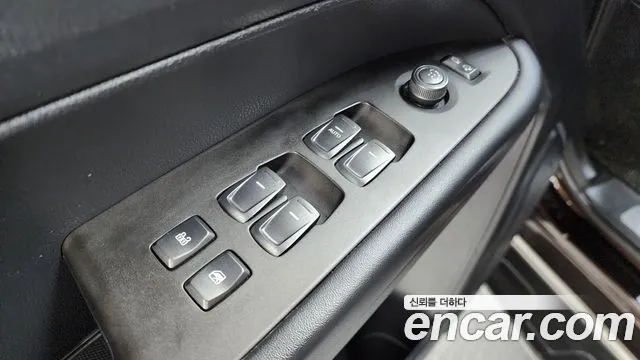 KGM Rexton 2018 thumb 11